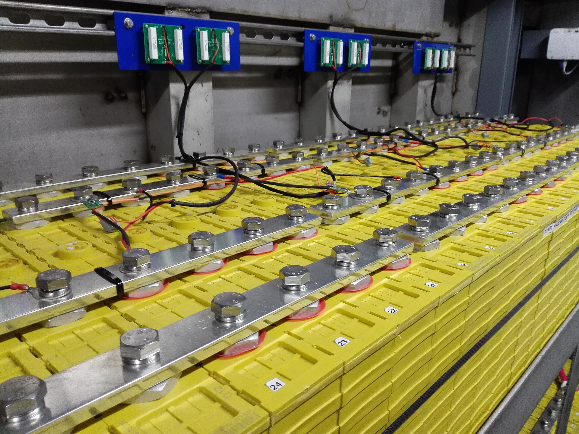 Cells in series and parallel with busbars. Dismantling is still largely manual, and it is a real cost line.