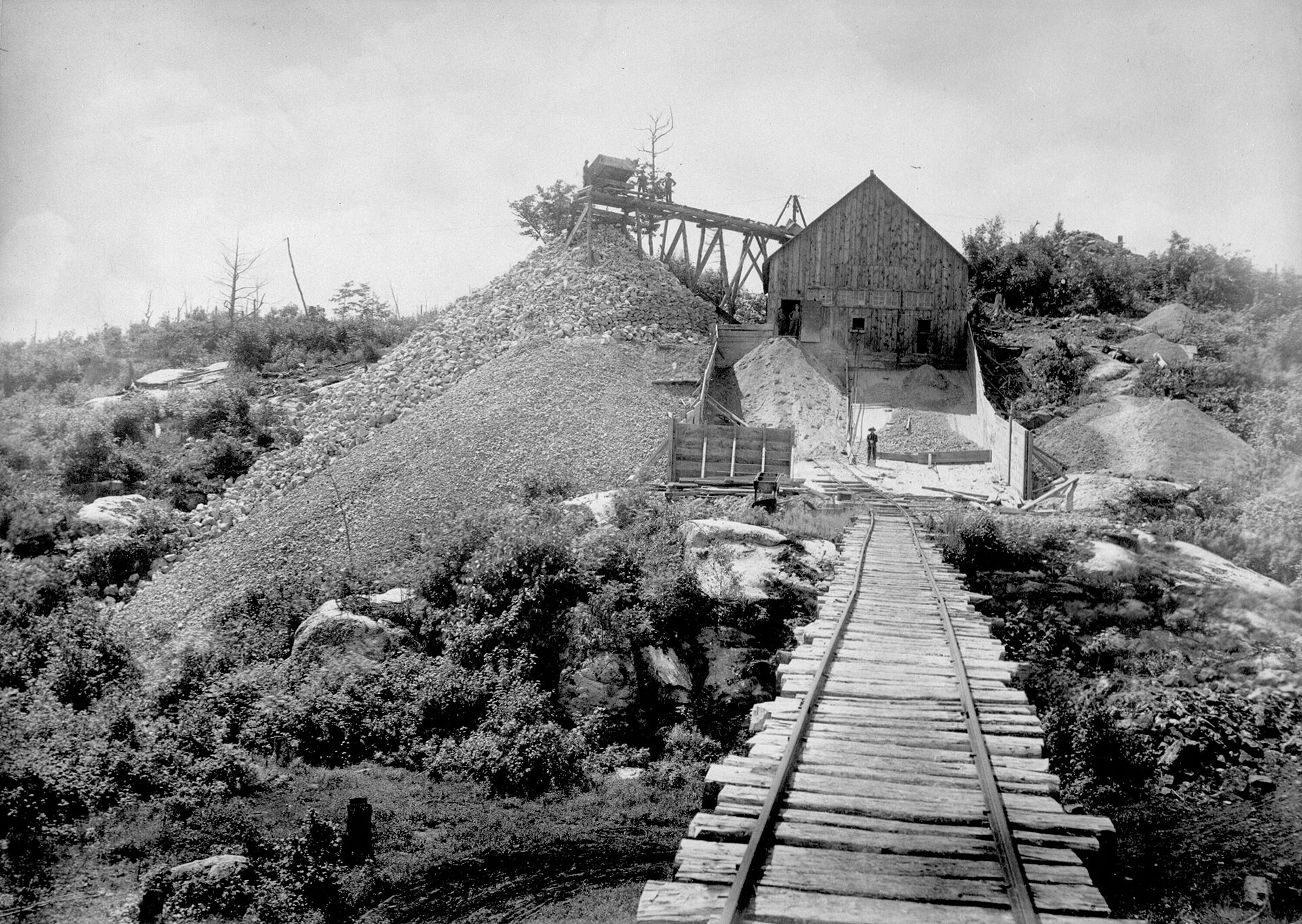 Phosphate extraction, High Rock mine, Quebec — an archival view of the industry struvite recovery is meant to offset.