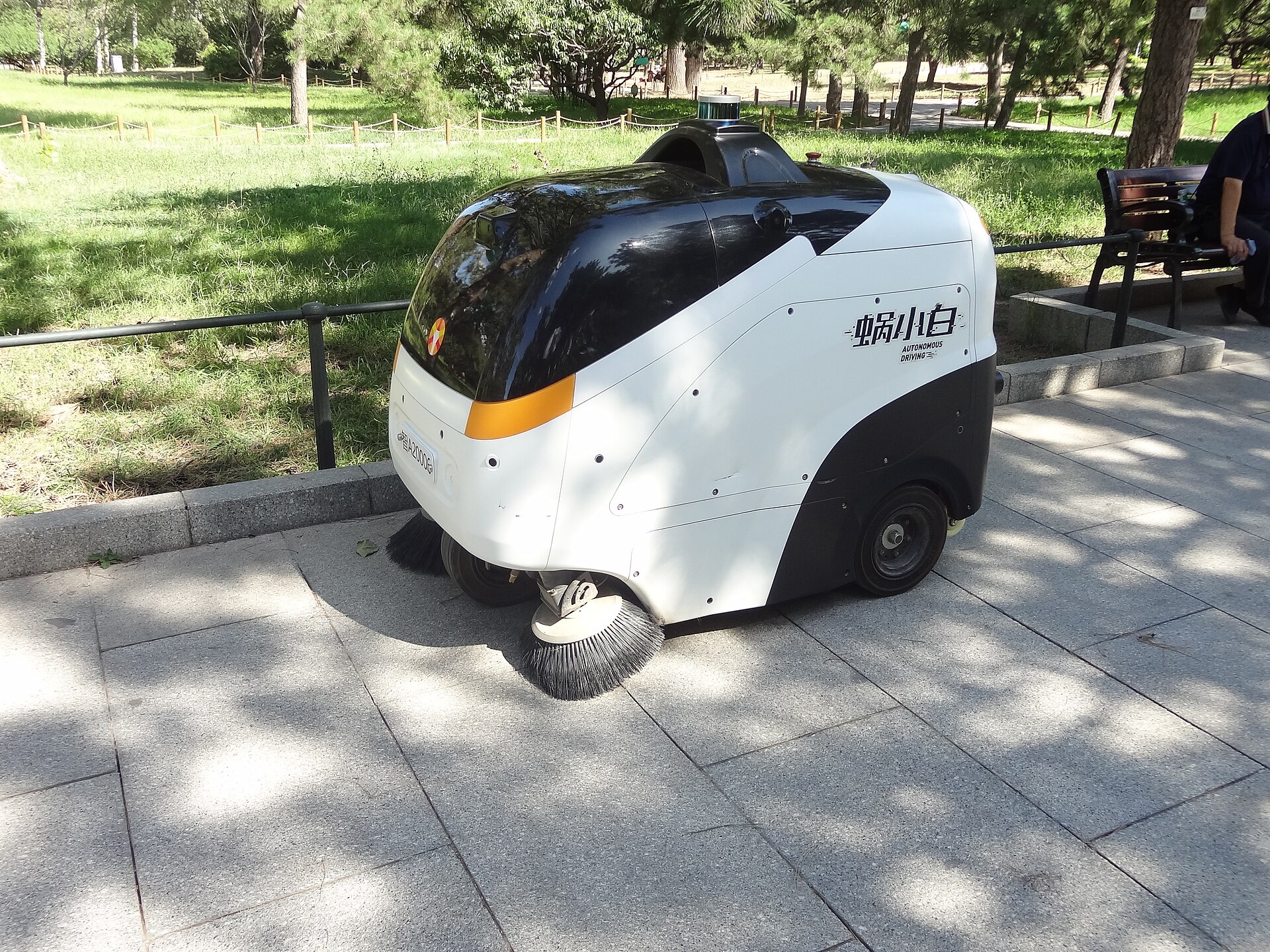 Meet the solar-powered garbage robot