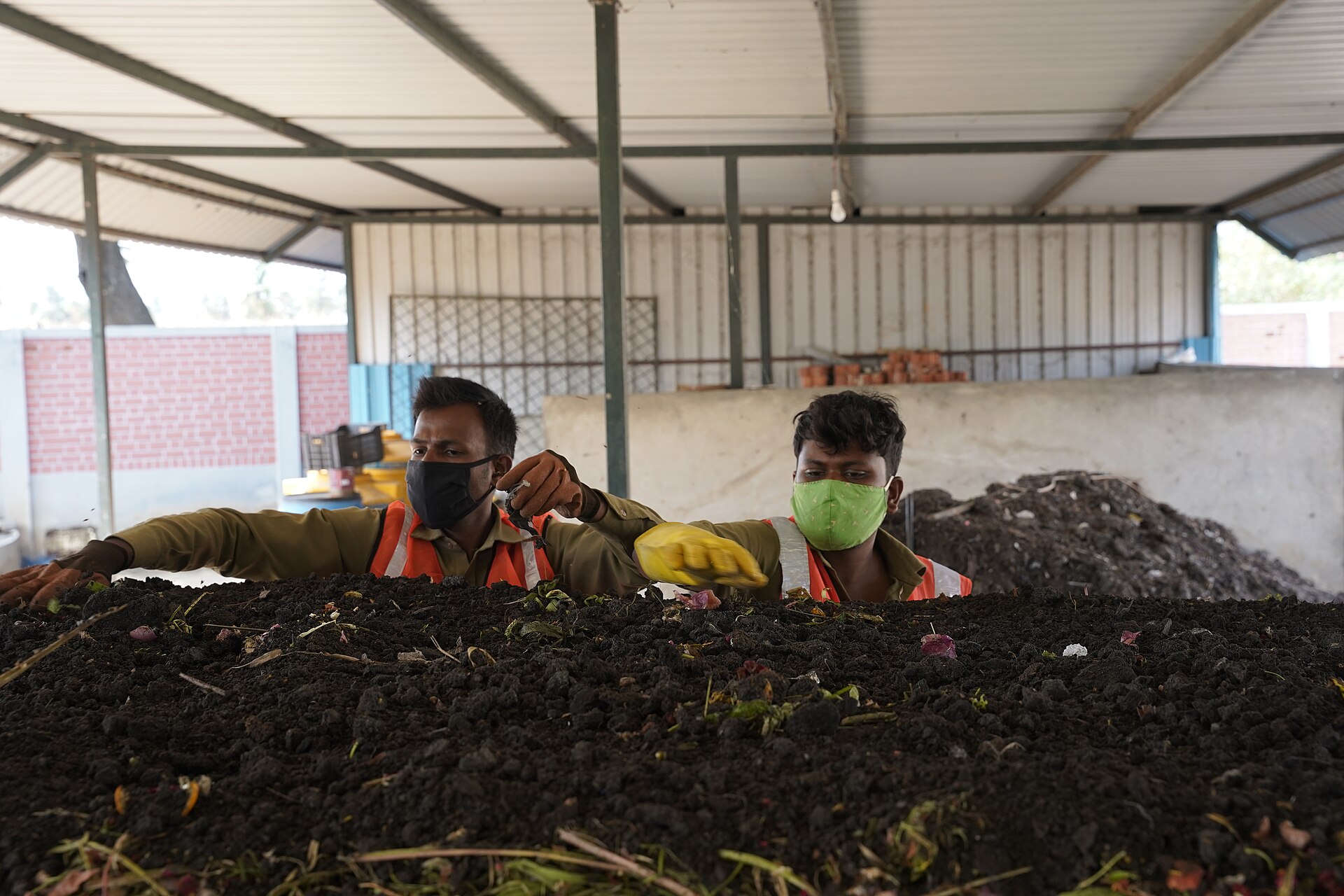 "Compostable" does not mean backyard-compostable